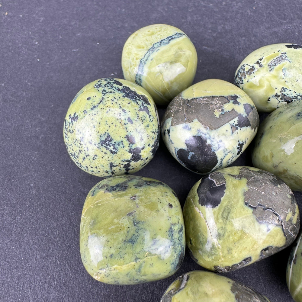 Serpentine tumbled stone