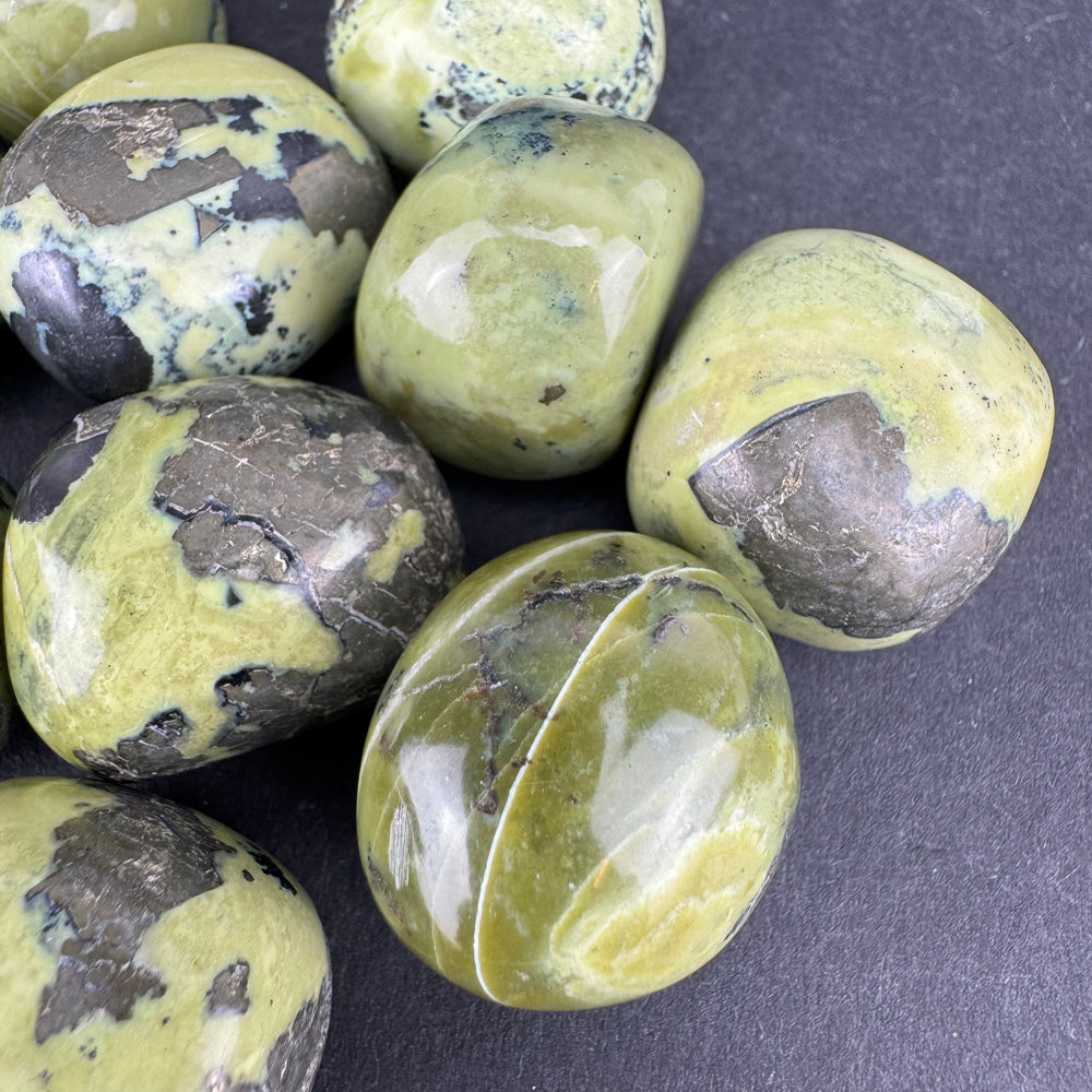 Serpentine tumbled stone