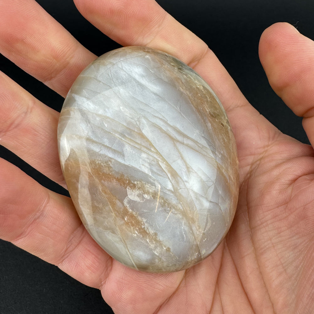 Moonstone palm stone