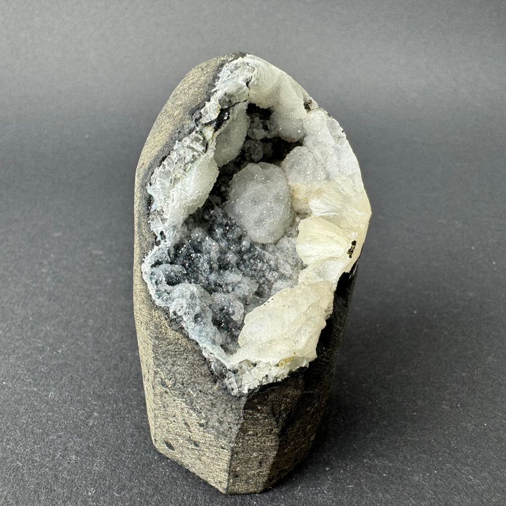 Chalcedony with Stilbite and Apophyllite