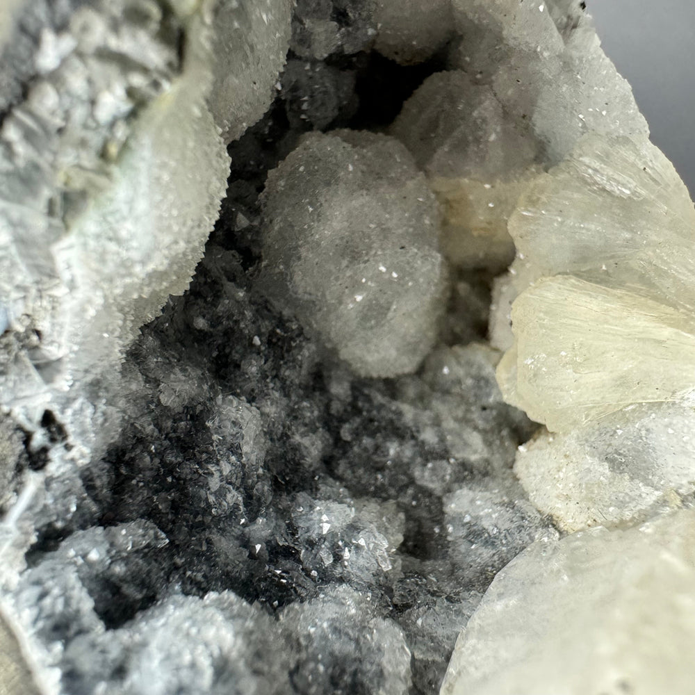 Chalcedony with Stilbite and Apophyllite