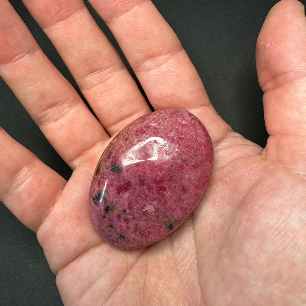Rhodonite palm stone